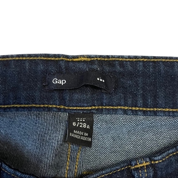 GAP Women’s Dark Wash 6/28A Straight Leg Mid Rise Blue Denim Jeans - Picture 4 of 9